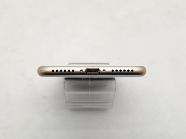 【中古】Apple docomo 【SIMロック解除済み】 iPhone 7 32GB ゴールド MNCG2J/A【仙台イービーンズ】保証期間１ヶ月【ランクC】_5