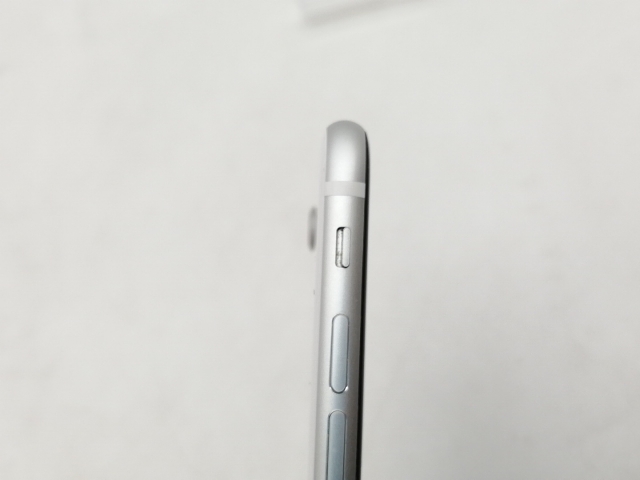 【中古】Apple SoftBank 【SIMロック解除済み】 iPhone SE（第2世代） 128GB ホワイト MXD12J/A【仙台イービーンズ】保証期間１ヶ月【ランクC】_7
