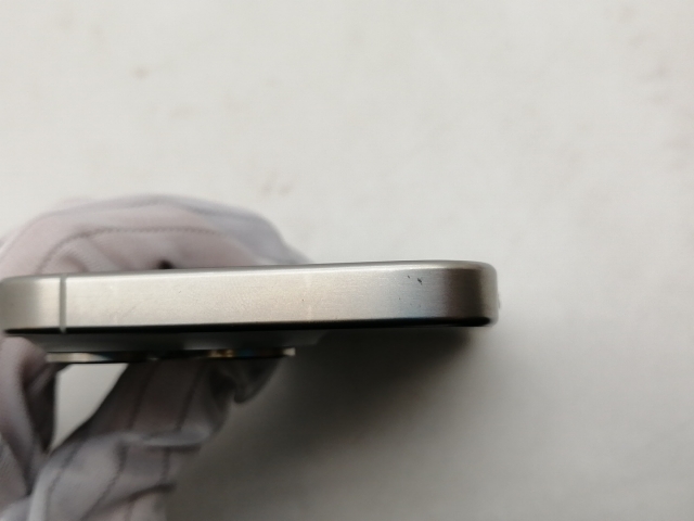 【中古】Apple 国内版 【SIMフリー】 iPhone 15 Pro 256GB ホワイトチタニウム MTUD3J/A【仙台イービーンズ】保証期間１ヶ月【ランクB】_9