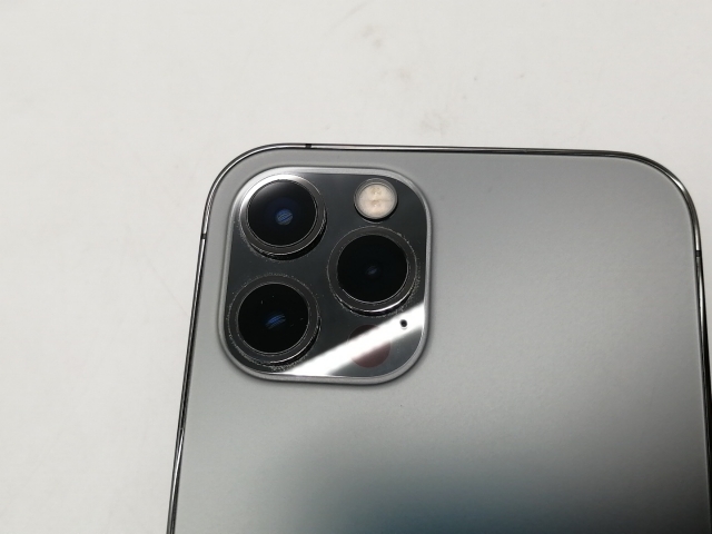 【中古】Apple docomo 【SIMロック解除済み】 iPhone 12 Pro 128GB グラファイト MGM53J/A【仙台イービーンズ】保証期間１ヶ月【ランクC】_6