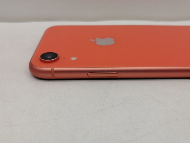 【中古】Apple au 【SIMロック解除済み】 iPhone XR 64GB コーラル MT0A2J/A【仙台イービーンズ】保証期間１ヶ月【ランクC】_4