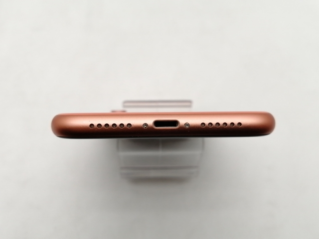 【中古】Apple docomo 【SIMロック解除済み】 iPhone XR 128GB コーラル MT0T2J/A【仙台イービーンズ】保証期間１ヶ月【ランクC】_5