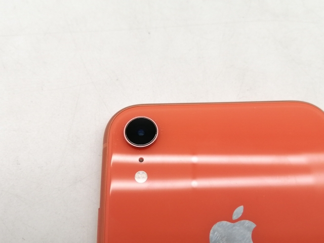 【中古】Apple docomo 【SIMロック解除済み】 iPhone XR 128GB コーラル MT0T2J/A【仙台イービーンズ】保証期間１ヶ月【ランクC】_6
