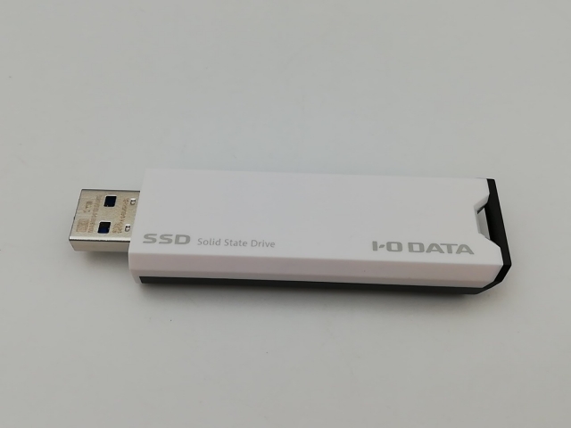 【中古】I-O DATA スティックSSD 1TB ホワイト×ブラック USB3.2 Gen2 SSPS-US1W【熊本】保証期間１週間