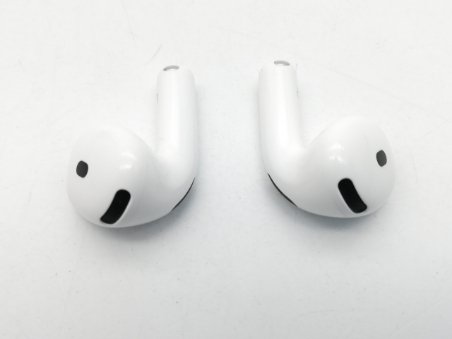 中古】Apple AirPods 4 アクティブノイズキャンセリング搭載モデル