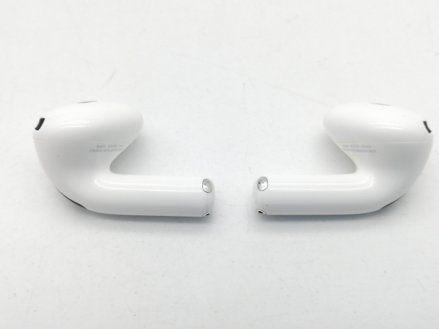 中古】Apple AirPods 4 アクティブノイズキャンセリング搭載モデル