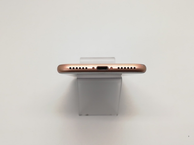 【中古】Apple SoftBank 【SIMロック解除済み】 iPhone 8 64GB ゴールド MQ7A2J/A【福岡天神】保証期間１ヶ月【ランクC】_3