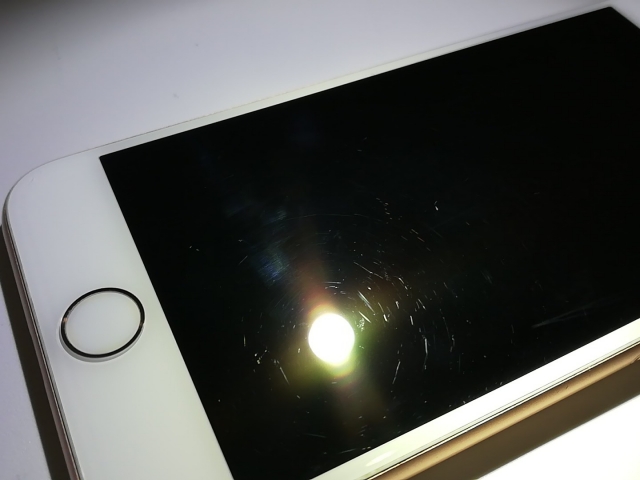 【中古】Apple SoftBank 【SIMロック解除済み】 iPhone 8 64GB ゴールド MQ7A2J/A【福岡天神】保証期間１ヶ月【ランクC】_7