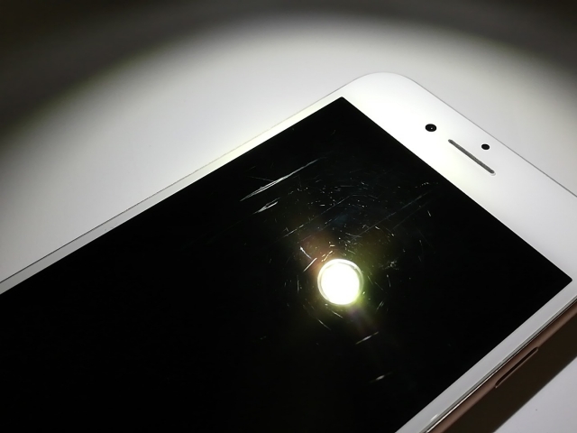 【中古】Apple SoftBank 【SIMロック解除済み】 iPhone 8 64GB ゴールド MQ7A2J/A【福岡天神】保証期間１ヶ月【ランクC】_8