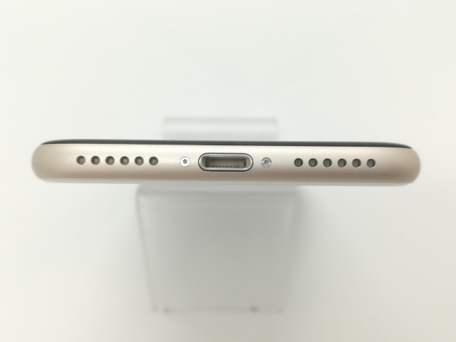 【中古】Apple docomo 【SIMフリー】 iPhone SE（第3世代） 64GB スターライト MMYD3J/A【福岡天神】保証期間１ヶ月【ランクB】_4