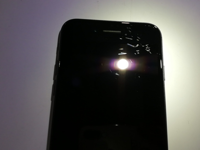 【中古】Apple SoftBank 【SIMロック解除済み】 iPhone SE（第2世代） 64GB ブラック MHGP3J/A（後期型番）【福岡天神】保証期間１ヶ月【ランクC】_4