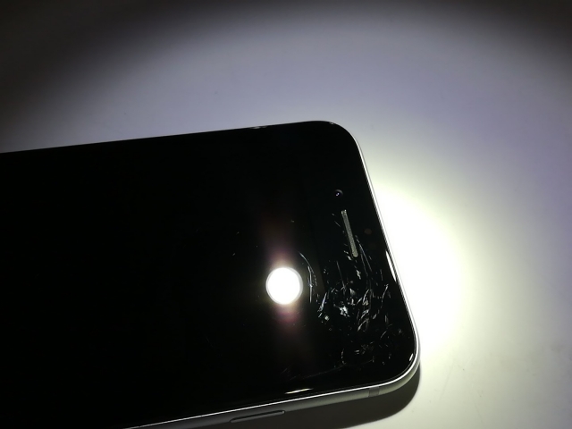 【中古】Apple docomo 【SIMロック解除済み】 iPhone SE（第2世代） 64GB ホワイト MX9T2J/A【福岡天神】保証期間１ヶ月【ランクC】_3