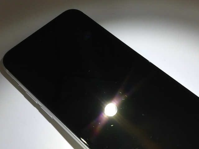 【中古】Apple docomo 【SIMロック解除済み】 iPhone SE（第2世代） 64GB ホワイト MX9T2J/A【福岡天神】保証期間１ヶ月【ランクC】_5