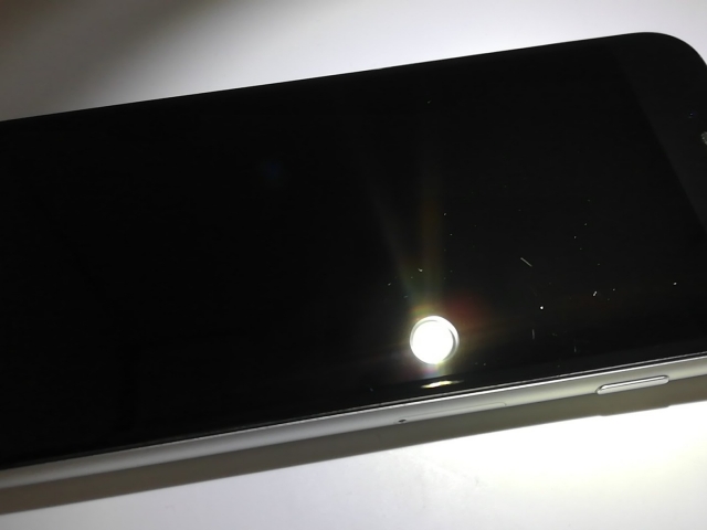 【中古】Apple docomo 【SIMロック解除済み】 iPhone SE（第2世代） 64GB ホワイト MHGQ3J/A（後期型番）【福岡天神】保証期間１ヶ月【ランクB】_4