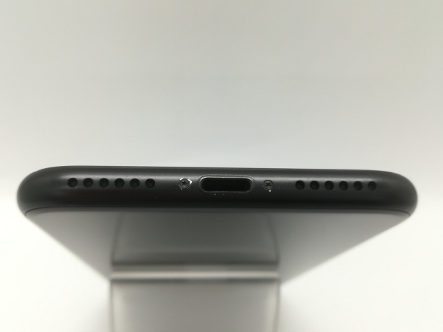 【中古】Apple SoftBank 【SIMロック解除済み】 iPhone SE（第2世代） 64GB ブラック MHGP3J/A（後期型番）【福岡天神】保証期間１ヶ月【ランクC】_4