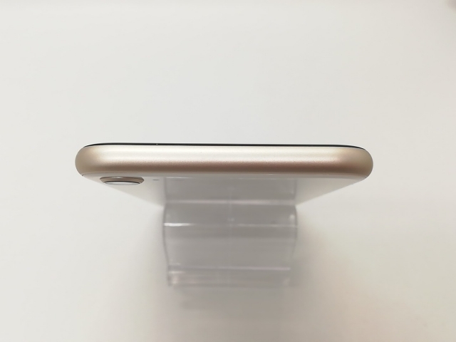 【中古】Apple SoftBank 【SIMフリー】 iPhone SE（第3世代） 64GB スターライト MMYD3J/A【福岡天神】保証期間１ヶ月【ランクB】 携帯電話本体