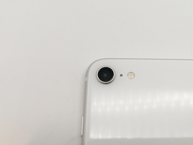 【中古】Apple au 【SIMロック解除済み】 iPhone SE（第2世代） 64GB ホワイト MHGQ3J/A（後期型番）【津田沼】保証期間１ヶ月【ランクC】_6