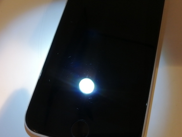 【中古】Apple au 【SIMロック解除済み】 iPhone SE（第2世代） 64GB ホワイト MHGQ3J/A（後期型番）【津田沼】保証期間１ヶ月【ランクC】_8