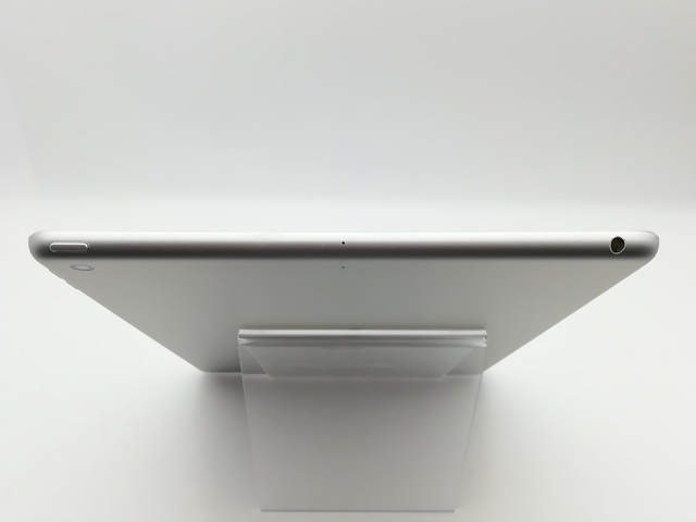 iPad 第8世代 32GB シルバー 美品 Apple iPad第八世代 シルバー 32GB SIMフリーWiFiモデル