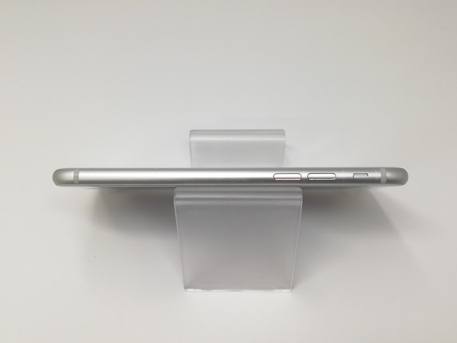【中古】Apple au 【SIMロック解除済み】 iPhone 8 64GB シルバー MQ792J/A【福岡天神】保証期間１ヶ月【ランクB】_4