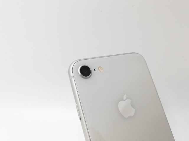【中古】Apple au 【SIMロック解除済み】 iPhone 8 64GB シルバー MQ792J/A【福岡天神】保証期間１ヶ月【ランクB】_6