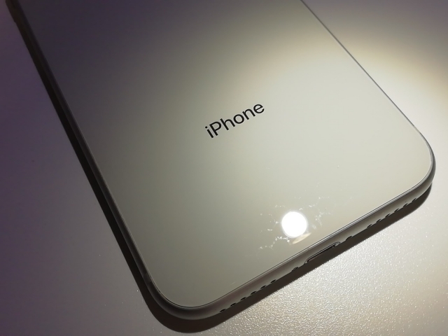 【中古】Apple au 【SIMロック解除済み】 iPhone 8 64GB シルバー MQ792J/A【福岡天神】保証期間１ヶ月【ランクB】_9