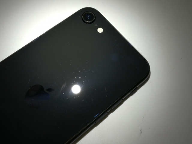 中古】Apple au 【SIMロック解除済み】 iPhone SE（第2世代