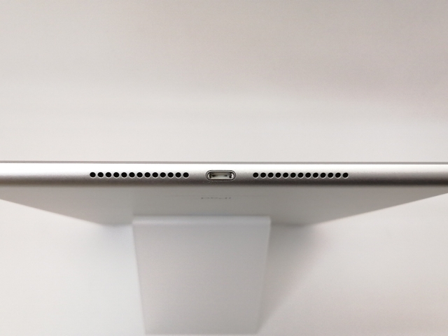 【中古】Apple au 【SIMロック解除済み】 iPad（第6世代/2018） 32GB シルバー MR6P2J/A【戸塚】保証期間１ヶ月【ランクC】_4