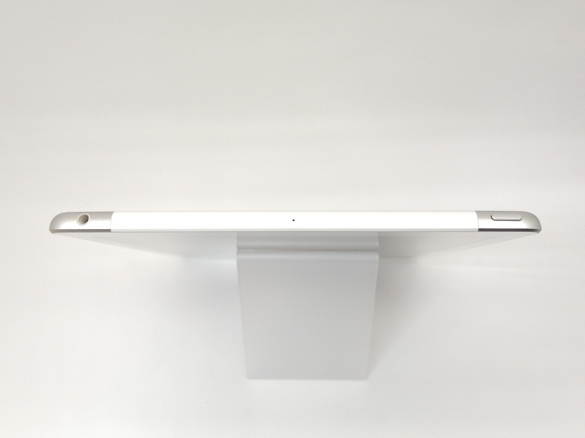 【中古】Apple au 【SIMロック解除済み】 iPad（第6世代/2018） 32GB シルバー MR6P2J/A【戸塚】保証期間１ヶ月【ランクC】_5