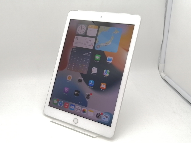 【中古】Apple au 【SIMロック解除済み】 iPad（第6世代/2018） 32GB シルバー MR6P2J/A【なんば】保証期間１ヶ月【ランクC】