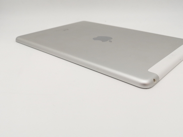 【中古】Apple au 【SIMロック解除済み】 iPad（第6世代/2018） 32GB シルバー MR6P2J/A【なんば】保証期間１ヶ月【ランクC】_2