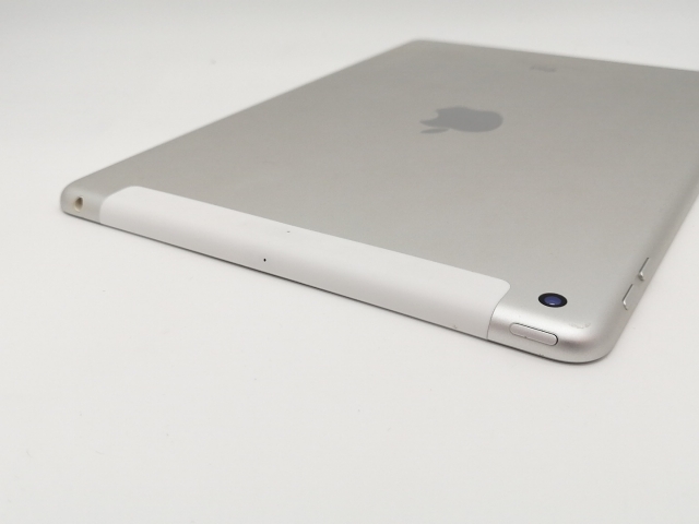 【中古】Apple au 【SIMロック解除済み】 iPad（第6世代/2018） 32GB シルバー MR6P2J/A【なんば】保証期間１ヶ月【ランクC】_3