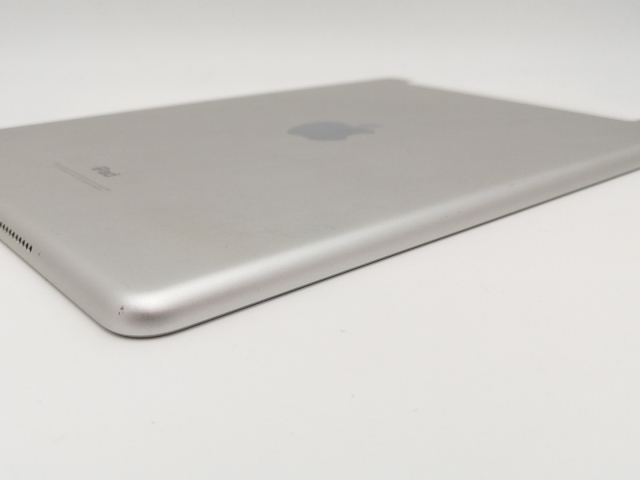 【中古】Apple au 【SIMロック解除済み】 iPad（第6世代/2018） 32GB シルバー MR6P2J/A【なんば】保証期間１ヶ月【ランクC】_6
