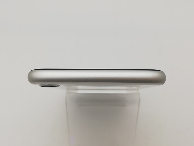 【中古】Apple au 【SIMロック解除済み】 iPhone SE（第2世代） 64GB ホワイト MHGQ3J/A（後期型番）【鹿児島中町】保証期間１ヶ月【ランクB】_2