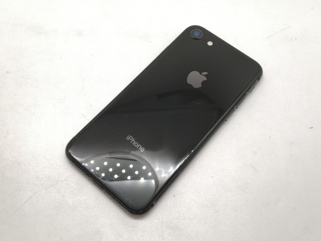 【中古】Apple au 【SIMロック解除済み】 iPhone 8 64GB スペースグレイ MQ782J/A【宇田川】保証期間１ヶ月【ランクC】