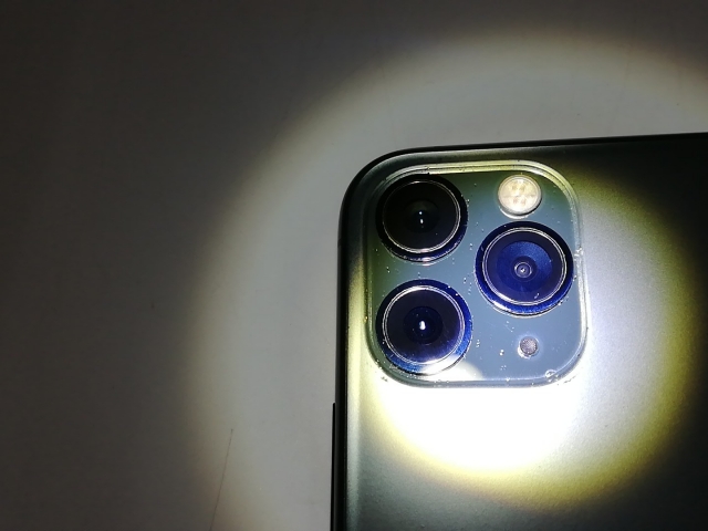 中古】Apple au 【SIMロック解除済み】 iPhone 11 Pro Max 64GB