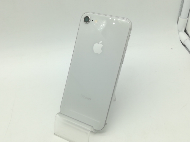 【中古】Apple au 【SIMロック解除済み】 iPhone 8 64GB シルバー MQ792J/A【OSU301】保証期間１ヶ月【ランクB】