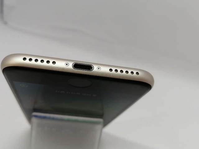 【中古】Apple au 【SIMフリー】 iPhone SE（第3世代） 64GB スターライト MMYD3J/A【川越クレアモール】保証期間１ヶ月【ランクB】_9