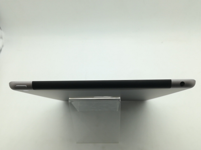 【中古】Apple au 【SIMロック解除済み】 iPad（第5世代/2017） 32GB スペースグレイ MP1J2J/A【OSU301】保証期間１ヶ月【ランクB】_2