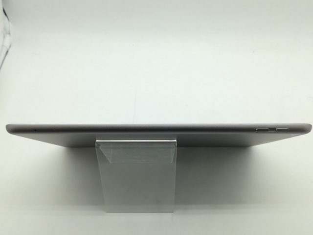 【中古】Apple au 【SIMロック解除済み】 iPad（第5世代/2017） 32GB スペースグレイ MP1J2J/A【OSU301】保証期間１ヶ月【ランクB】_3
