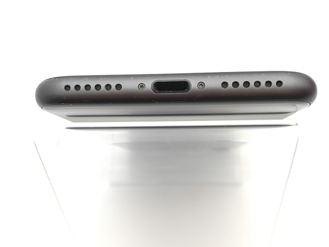 【中古】Apple au 【SIMロック解除済み】 iPhone 8 64GB スペースグレイ MQ782J/A【熊本】保証期間１ヶ月【ランクB】_3