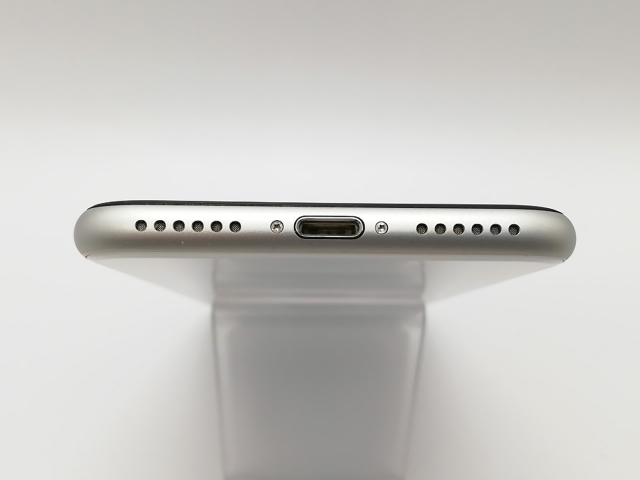【中古】Apple au 【SIMロック解除済み】 iPhone SE（第2世代） 64GB ホワイト MHGQ3J/A（後期型番）【府中ル・シーニュ】保証期間１ヶ月【ランクB】_4