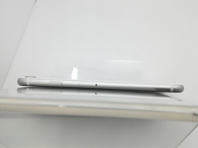 【中古】Apple au 【SIMロック解除済み】 iPhone SE（第2世代） 64GB ホワイト MHGQ3J/A（後期型番）【新橋烏森通り】保証期間１ヶ月【ランクB】