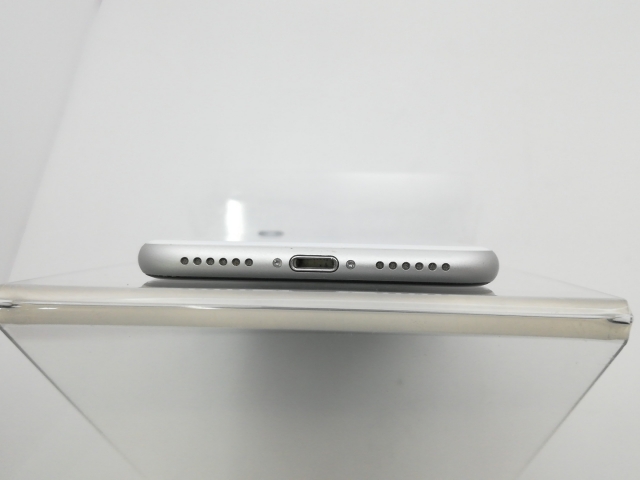 【中古】Apple au 【SIMロック解除済み】 iPhone SE（第2世代） 64GB ホワイト MHGQ3J/A（後期型番）【新橋烏森通り】保証期間１ヶ月【ランクB】