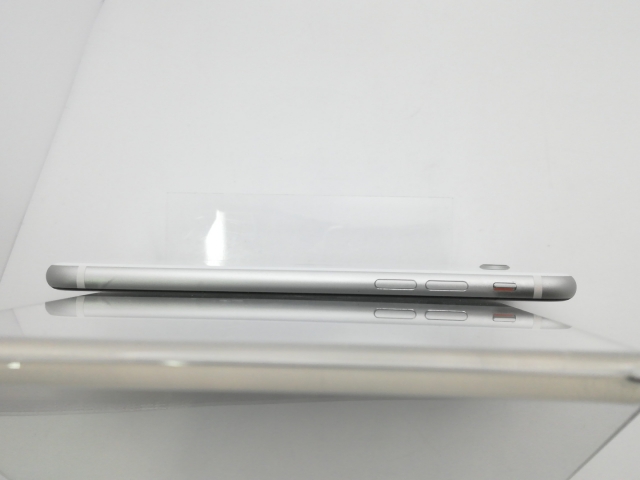 【中古】Apple au 【SIMロック解除済み】 iPhone SE（第2世代） 64GB ホワイト MHGQ3J/A（後期型番）【新橋烏森通り】保証期間１ヶ月【ランクB】