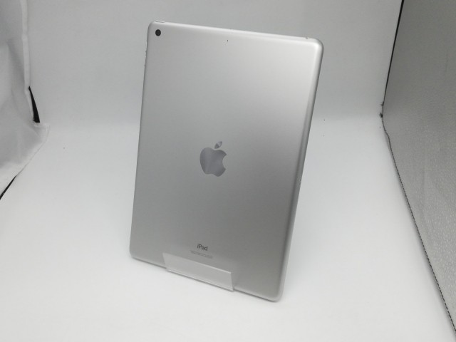 【中古】Apple iPad（第8世代） Wi-Fiモデル 32GB シルバー MYLA2J/A【新橋烏森通り】保証期間１ヶ月【ランクA】