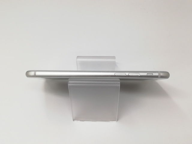 【中古】Apple au 【SIMロック解除済み】 iPhone 8 64GB シルバー MQ792J/A【福岡天神】保証期間１ヶ月【ランクC】_4