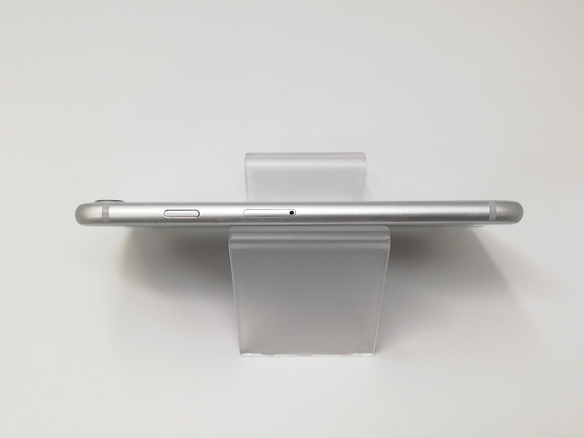 【中古】Apple au 【SIMロック解除済み】 iPhone 8 64GB シルバー MQ792J/A【福岡天神】保証期間１ヶ月【ランクC】_5