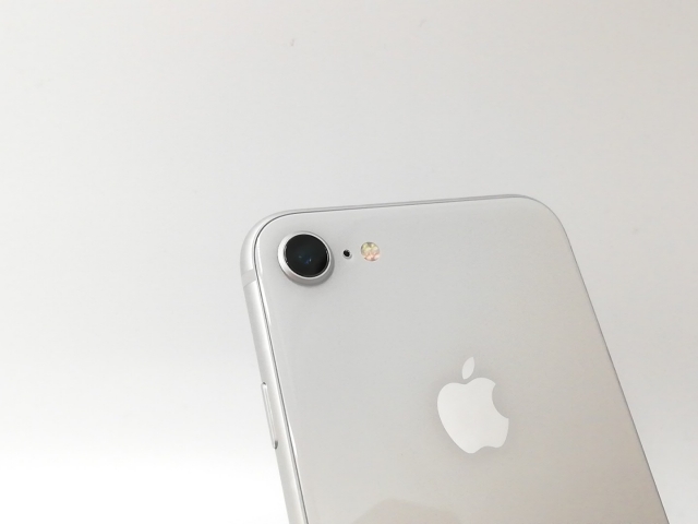 【中古】Apple au 【SIMロック解除済み】 iPhone 8 64GB シルバー MQ792J/A【福岡天神】保証期間１ヶ月【ランクC】_6