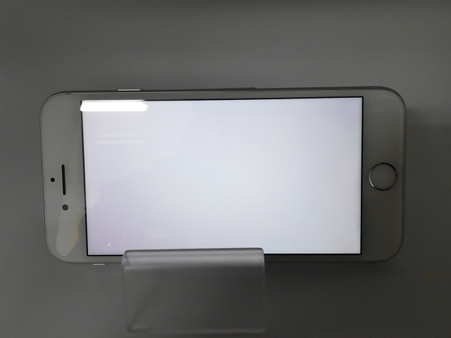 【中古】Apple au 【SIMロック解除済み】 iPhone 8 64GB シルバー MQ792J/A【福岡天神】保証期間１ヶ月【ランクC】_7